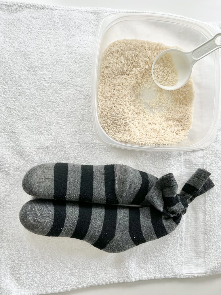 No sewing DIY hot pack with rice using 2 socks